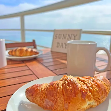 Apartamento ático En 1ª Línea Con Impresionantes Vistas Al Mar *