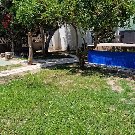 House With Exclusive Pool And Garden 7 Min Walk From The And The Center