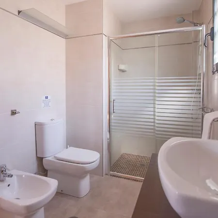 Moderna Con Piscina Villa