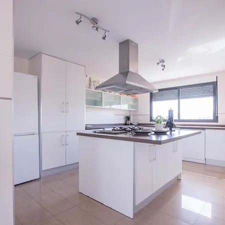 Moderna Con Piscina Villa