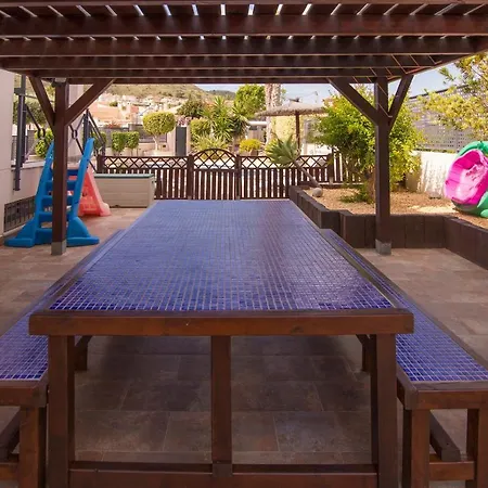 Moderna Con Piscina Villa