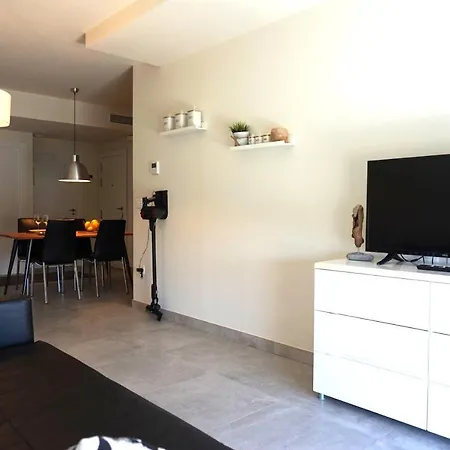 Moderno Apartamento En By Bebalmy