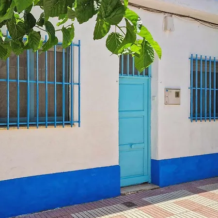 House With Exclusive Pool And Garden 7 Min Walk From The And The Center Holiday home *
