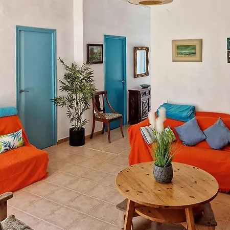 House With Exclusive Pool And Garden 7 Min Walk From The And The Center *