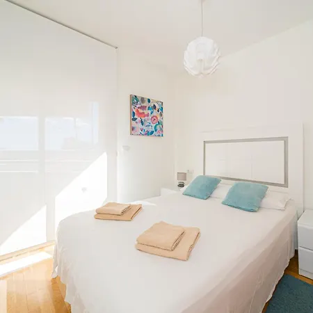 Luxury 2 Bed 2 Bath With Pool Apartment *