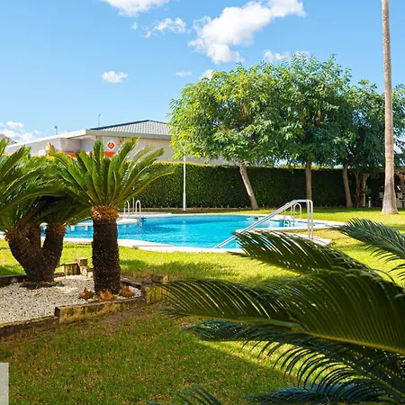 Luxury 2 Bed 2 Bath With Pool Apartment *