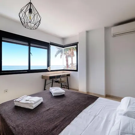 Villa Chalet With Sea View From Alicante *