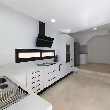 Villa Chalet With Sea View From Alicante