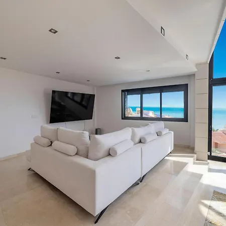 Villa Chalet With Sea View From Alicante *